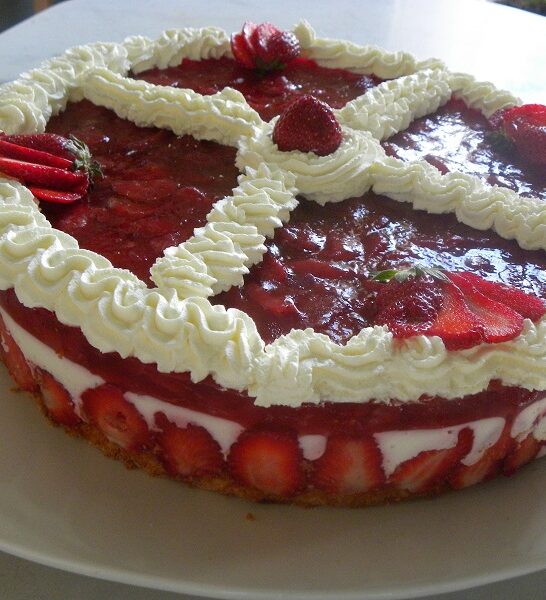Strawberry Jelly and Yoghurt Mousse Cake