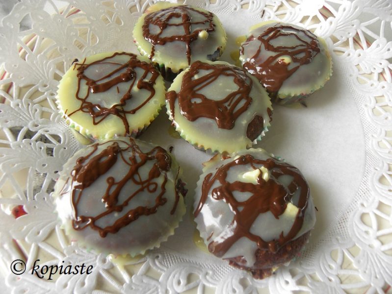 white-chocolate-muffins