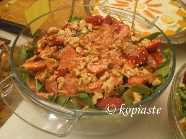baby spinach salad image