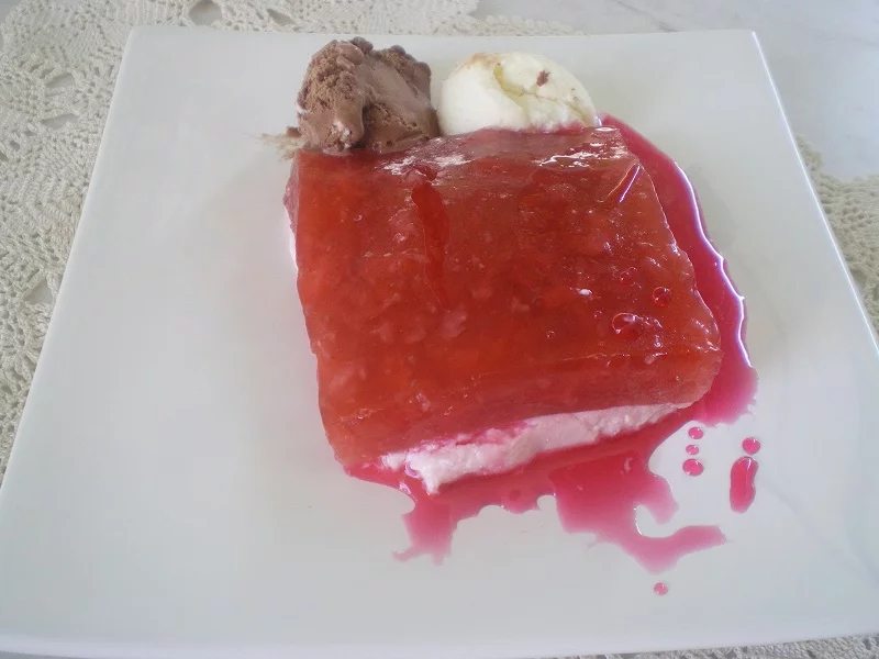 strawberry jelly with cheese image