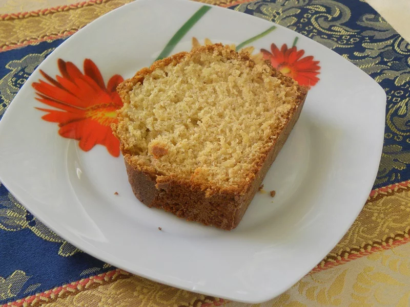 A slice of banana bread in a plate image