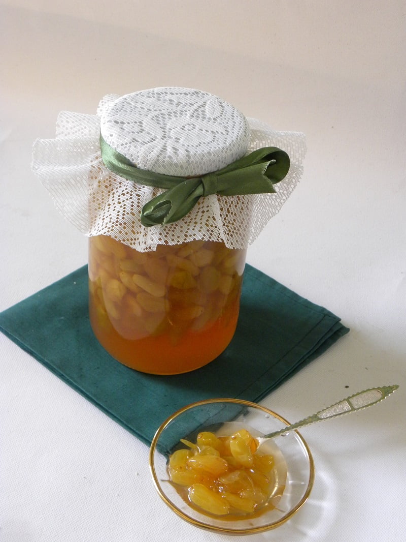 Glyko stafyli in small plate and vase image