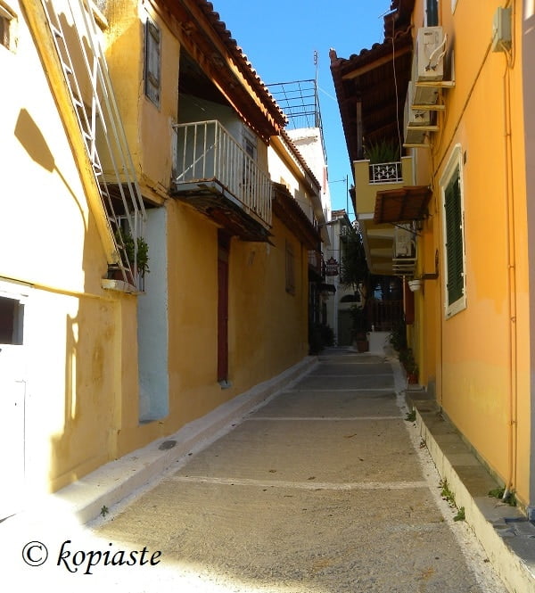 Narrow street at Psaromahalas