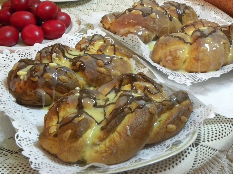 Greek Easter bread with chestnut filling and chocolate image
