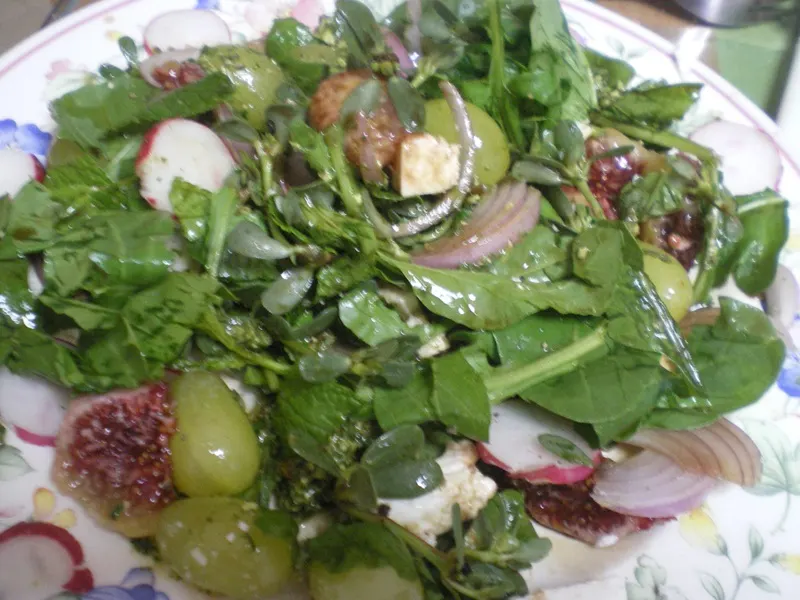 Rocket Salad with Summer Fruit picture