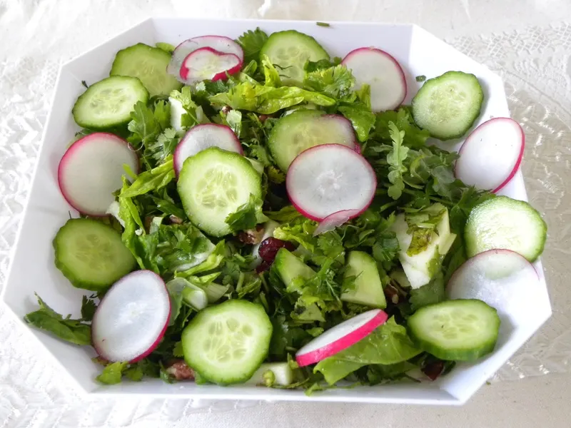 Spinach salad with Kafkalithres and Myronia image