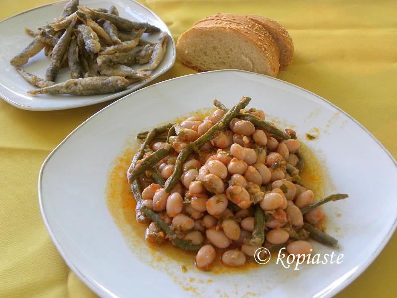 Fassolia Hantres Giahni or Barbounofassoula (Stewed Borlotti Beans)