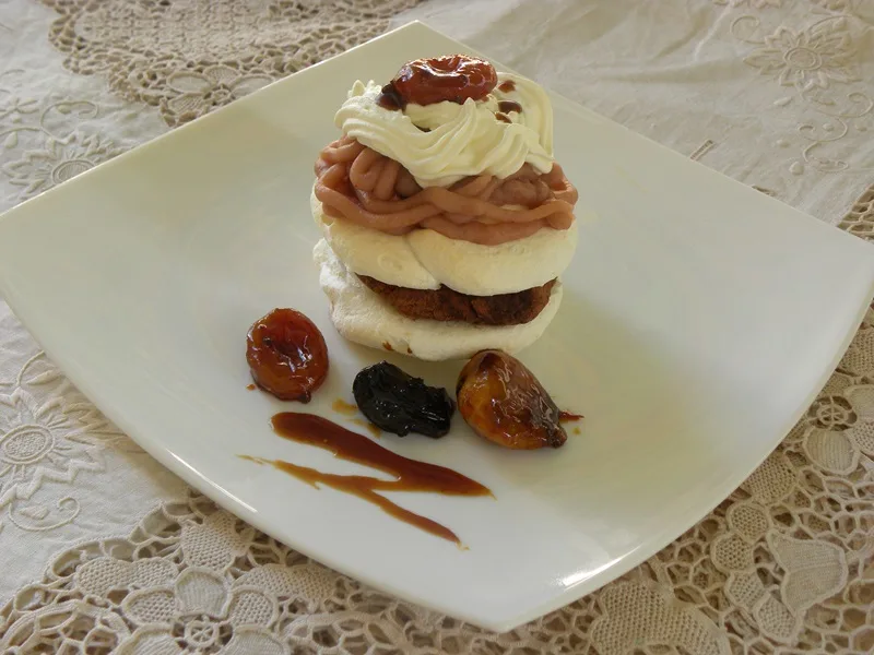 Mont blanc served with caramelized fruit image