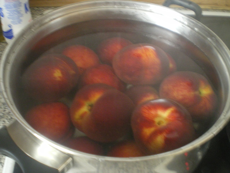 Blanching Peaches in water image