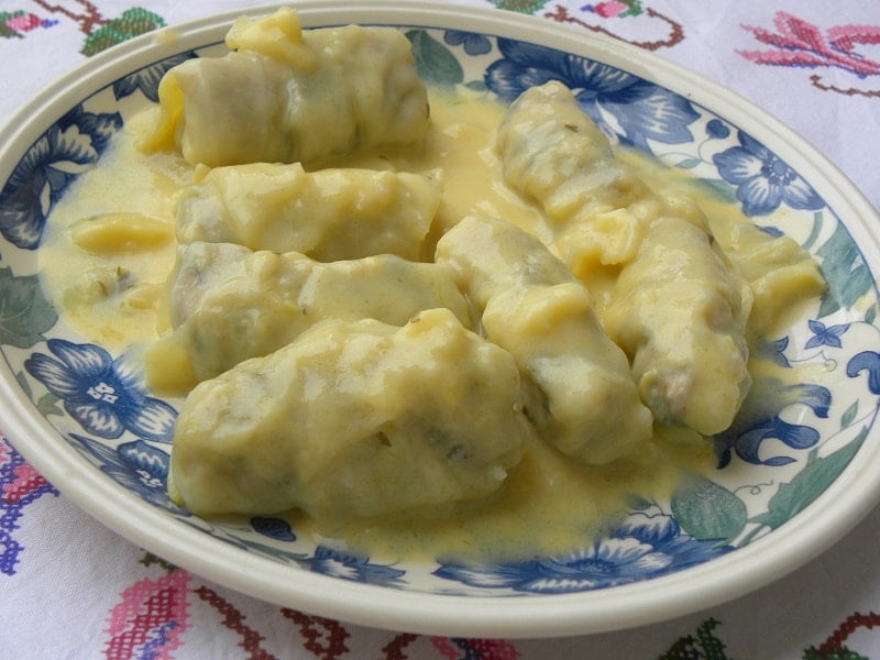 Lahanodolmades me Avgolemono (stuffed cabbage leaves)