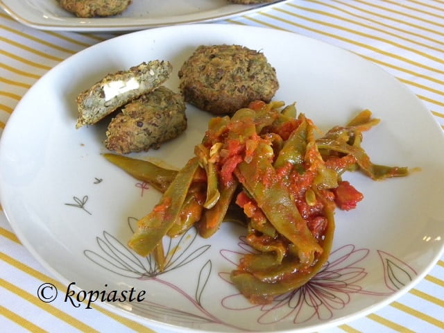 Lentil patties with fassolakia green beans