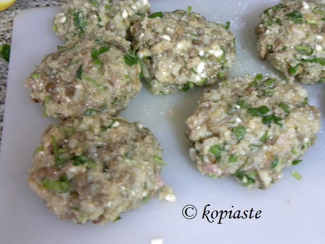 Shaping lentil burgers