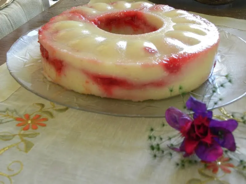 Almond and strawberry halvas photo