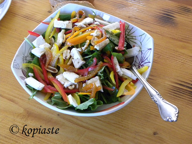Rocket and Peppers Salad with Mandarin vinaigrette