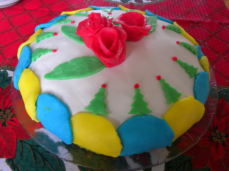 Cake with fondant image