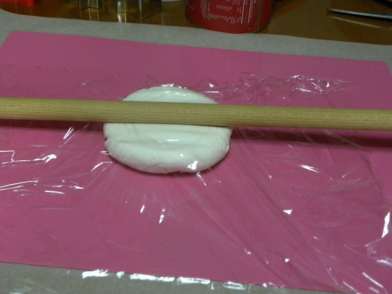 Rolling sugar paste image