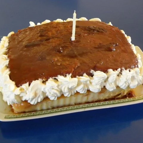 Sponge cake with salted caramel image