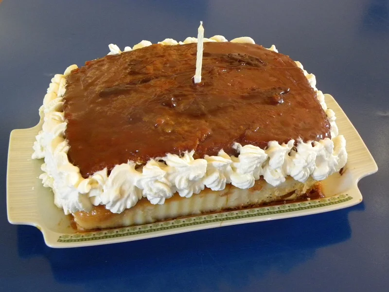 Sponge cake with salted caramel image