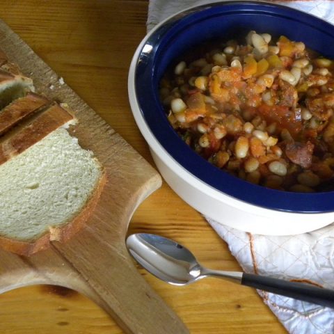 Fassolada me Loukaniko (Stewed Beans with Sausage)