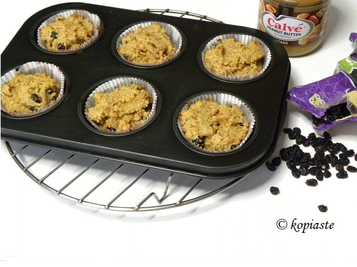 muffins with peanut butter and raisins