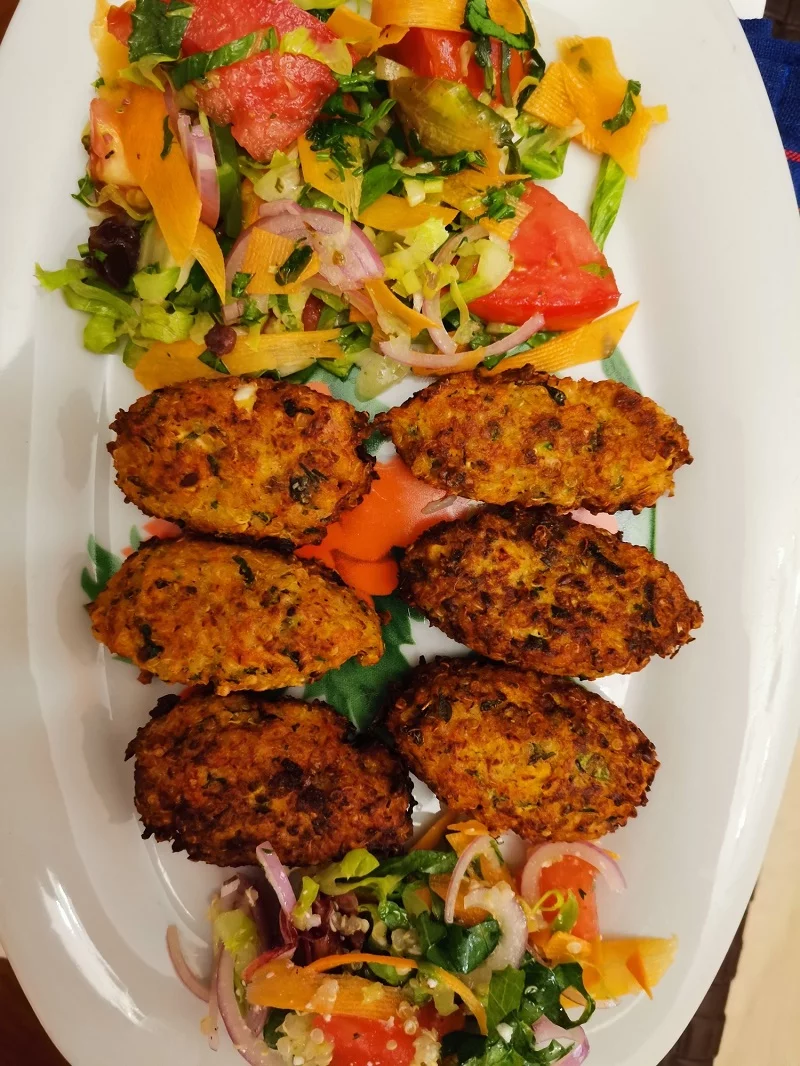 Vegetable fritters with quinoa image
