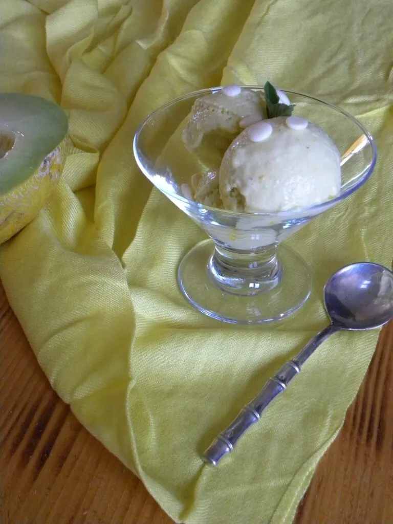Frozen melon with Greek yoghurt honey and saffron image