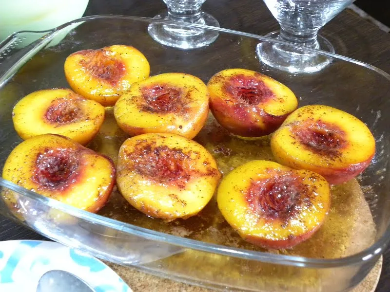 Baked peaches wth honey, butter and cinnamon image