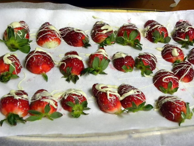 strawberries with white chocolate