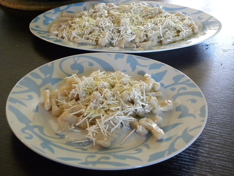 Gogges, Making Greek pasta with Video