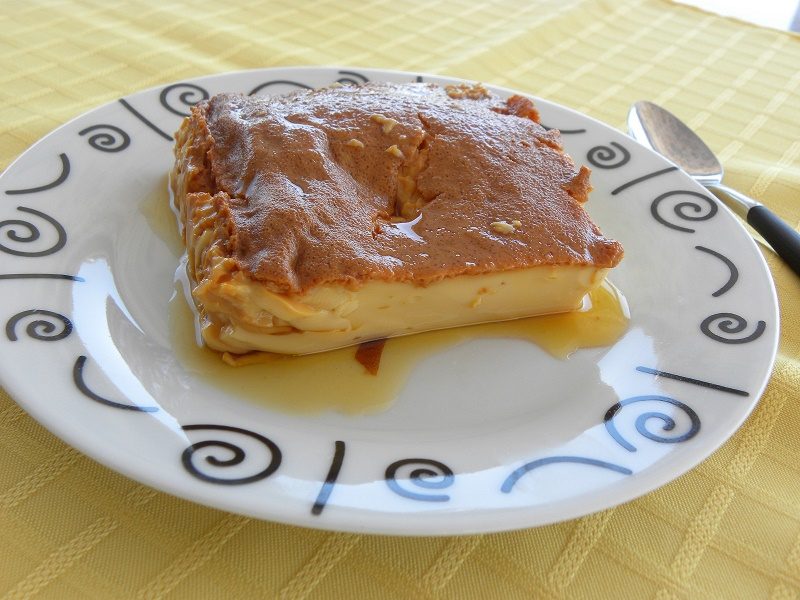 Crème caramel cut image