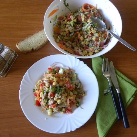Chickpeas with tuna and quinoa salad image