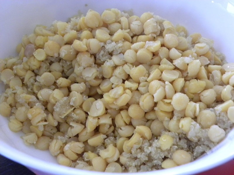 Cooked chickpeas with quinoa image