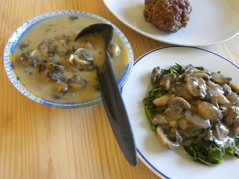 Mpifteki with Vlita and Mushroom sauce image