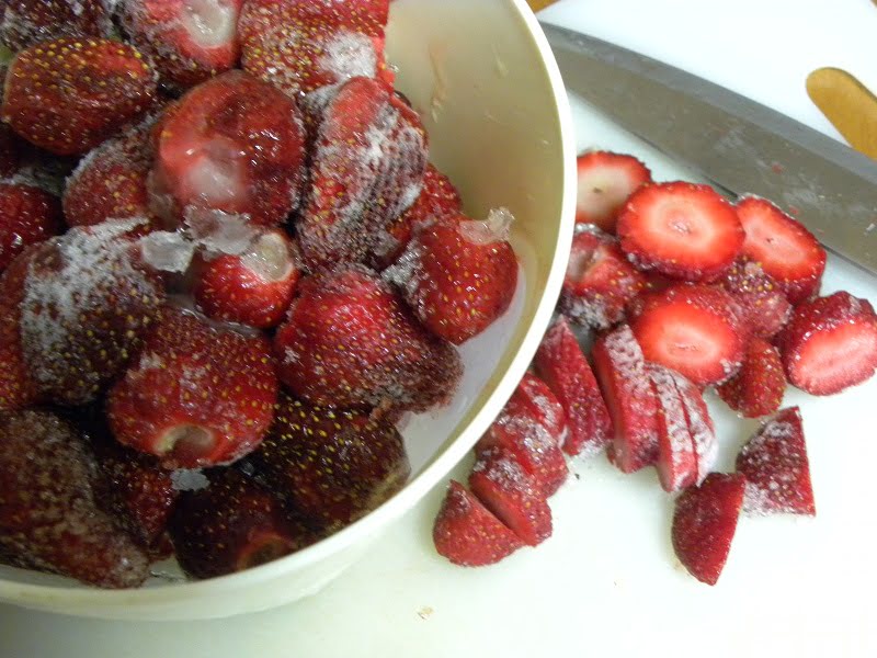 Frozen strawberries image