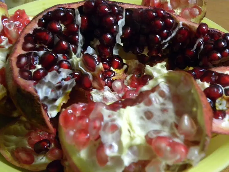 two varieties of pomegranate picture