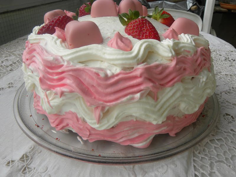 strawberry red velvet cake photo