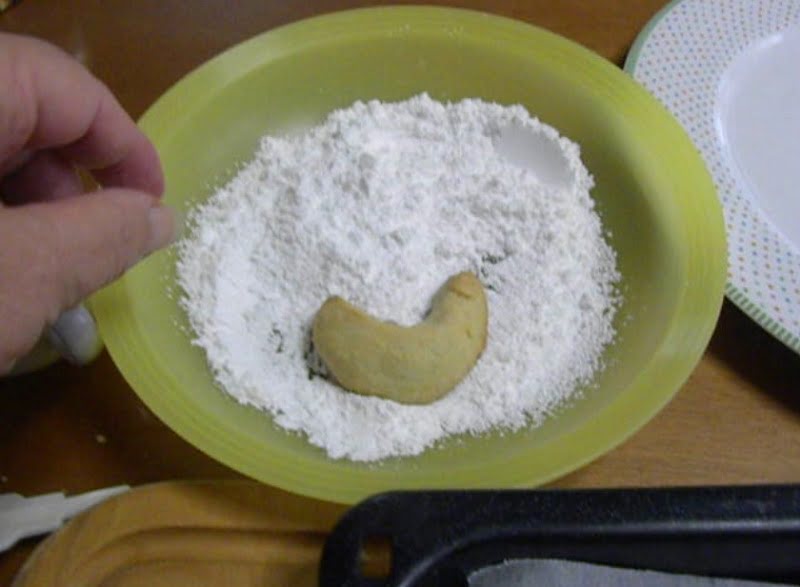 Coating vanillekipferl cookies image
