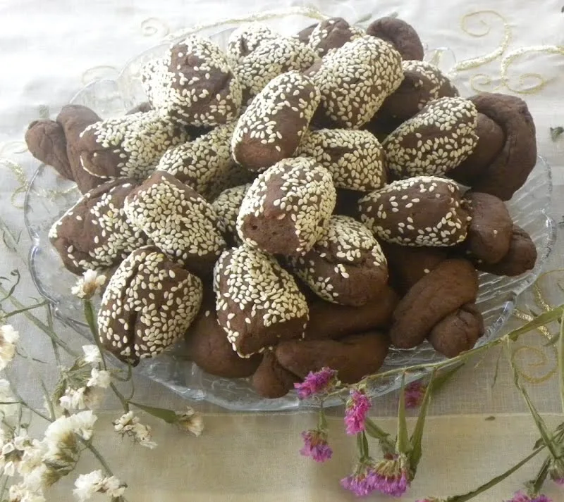 Moustokouloura in a platter image