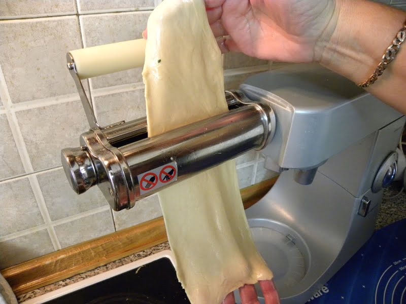 Making eggless pasta image