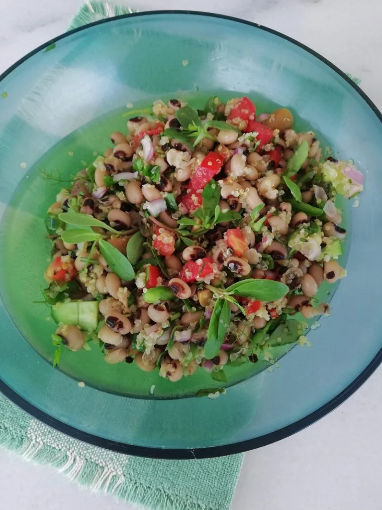 Black-eyed peas salad with quinoa image