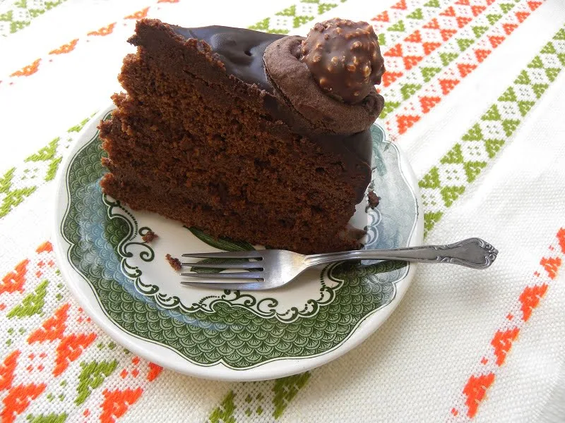 Chocolate Ferrero Rocher Cake cut image