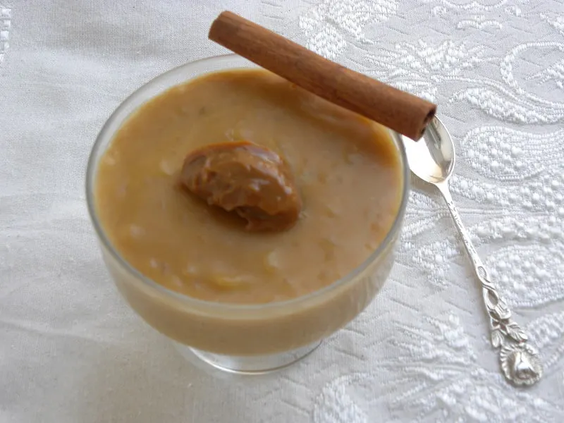 Dulce de leche ryzogalo served with dulce de leche image