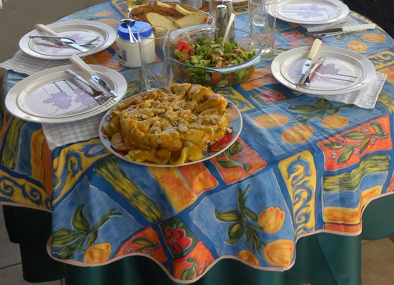 Table with Cypriot food and athoi image
