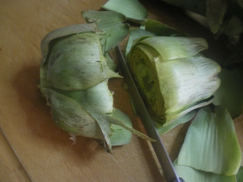Cutting the artichoke by one third image