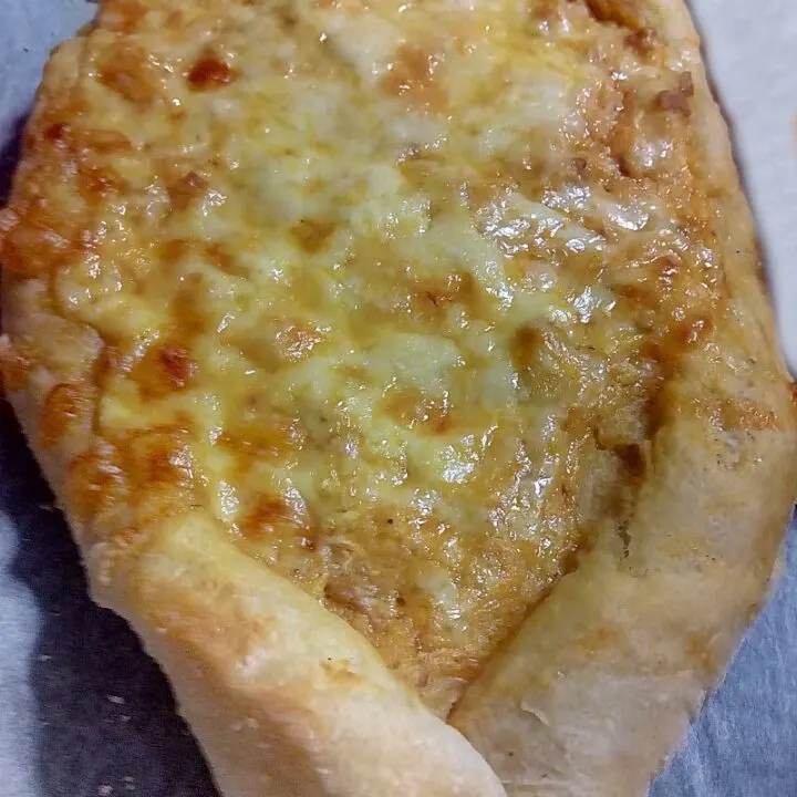 Peinirli with cheese image