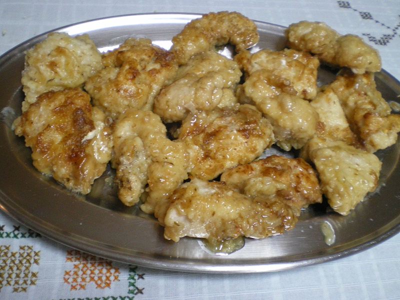removing sauteed chicken in a platter image
