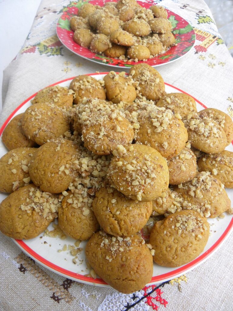 Mandarin Melomakarona filled with ginger and dates image