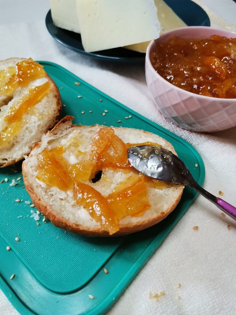 Bagels with butter and bergamot marmalade image