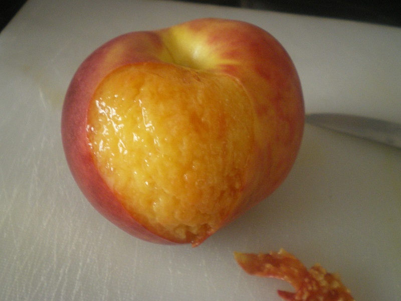 Peeling peaches image