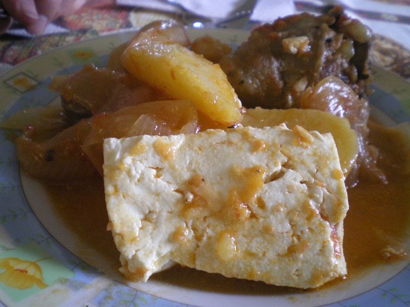 Bardouniotikos with potatoes and sfella cheese image.